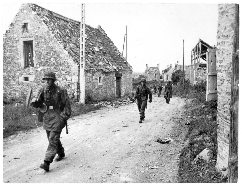 Des soldats allemands préparent une contre-attaque sur Caen -Archives du Calvados