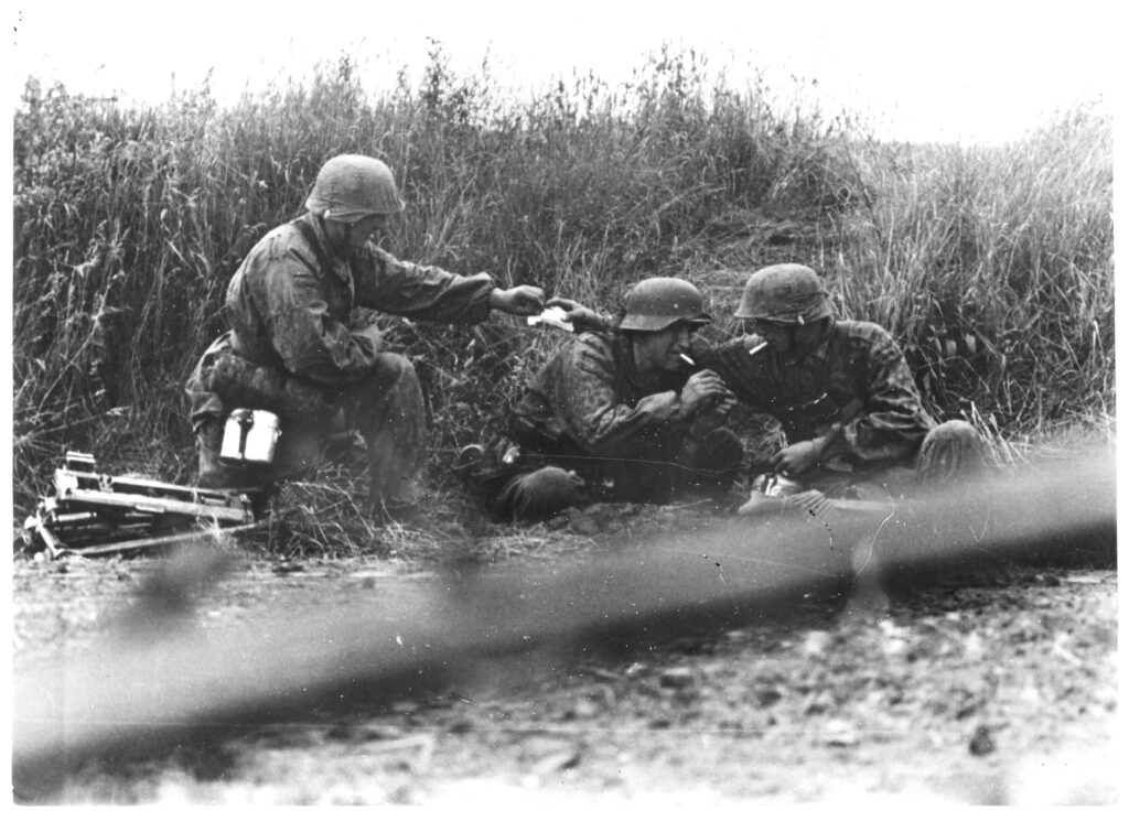 Des soldats allemands font "une pause" - Archives du Calvados