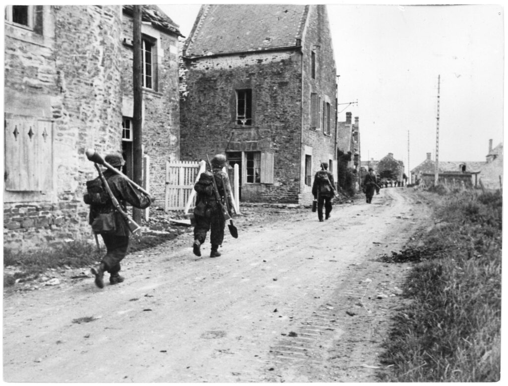 Préparation d'une contre-attaque sur Caen - Archives du Calvados